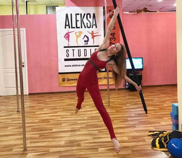 Китайський пілон Pole Dance (пол денс) на китайському пілоні.