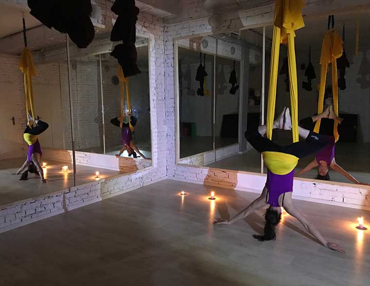 Флай йога (Fly Yoga) або антигравітаційна йога в ALEKSA Studio (Позняки, Осокорки).